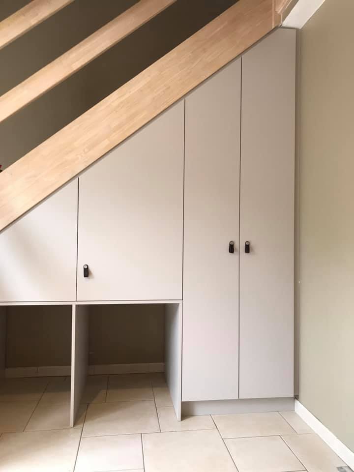 rangement sous escalier